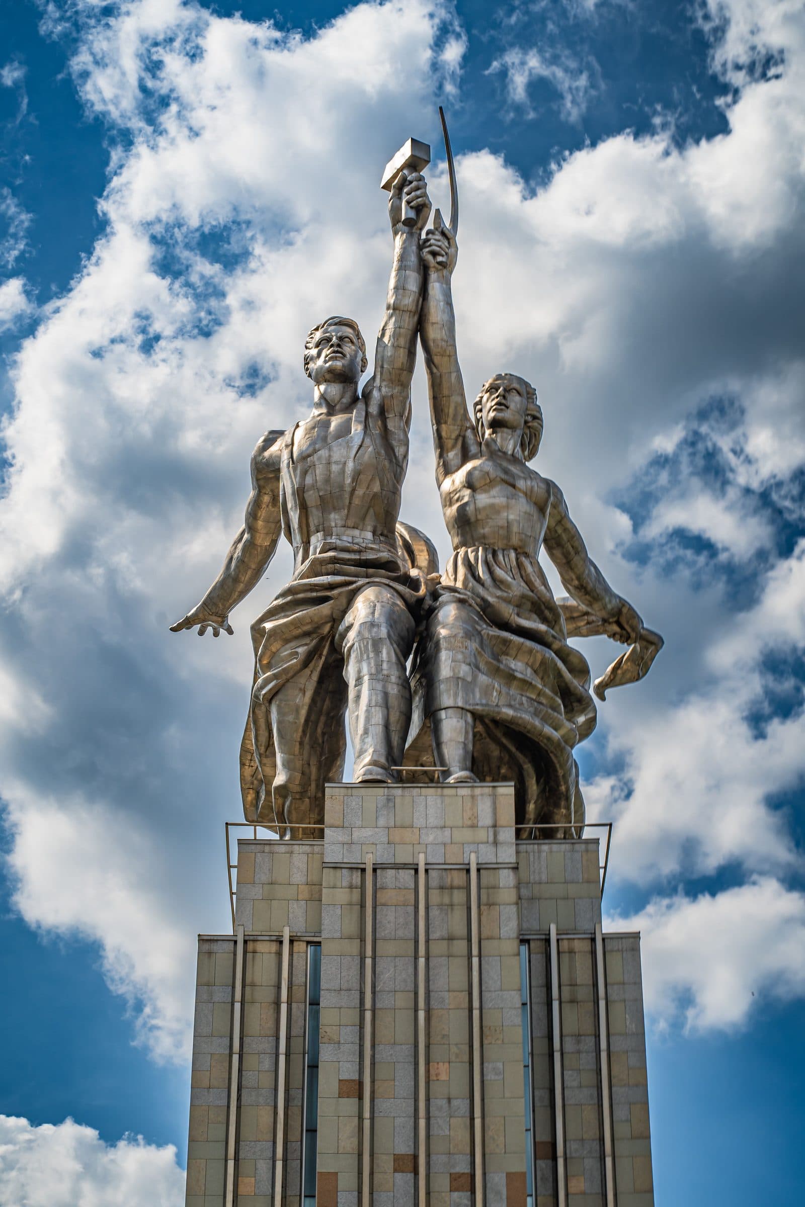 Рабочий и колхозница